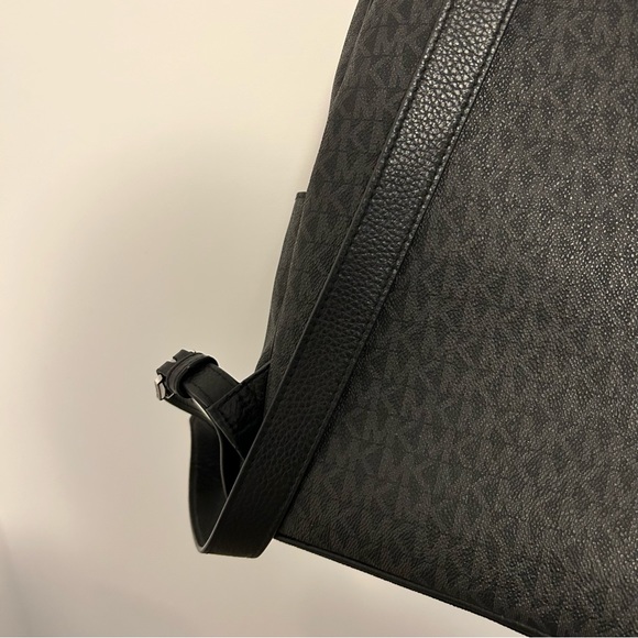 MICHAEL KORS SIGNATURE LOGO BLACK ON BLACK BACKPACK SILVER DETAILS FAUX LEATHER - Picture 4 of 13